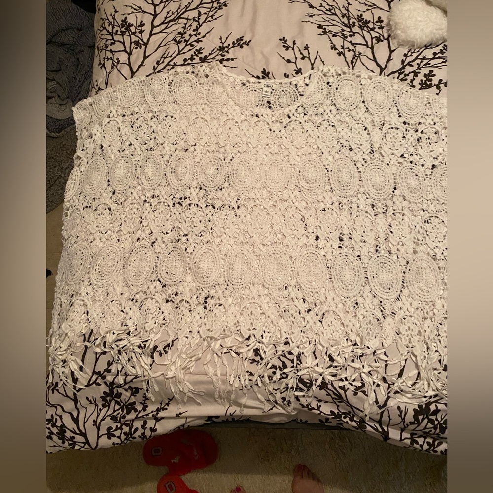 Lace like top, beachy